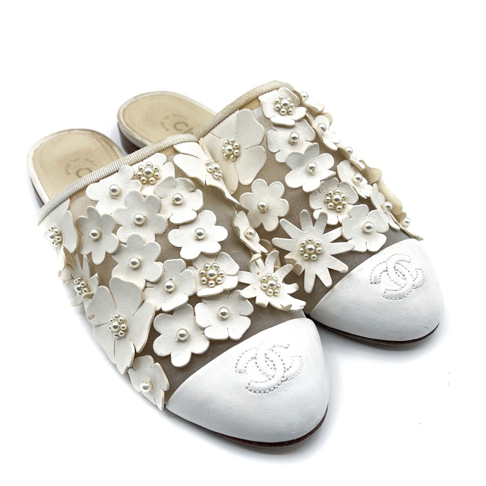 CHANEL Lambskin Mesh Flower Pearl CC Mules 38 White